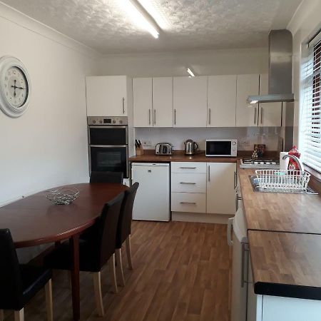 Hilltop House Airdrie Bagian luar foto